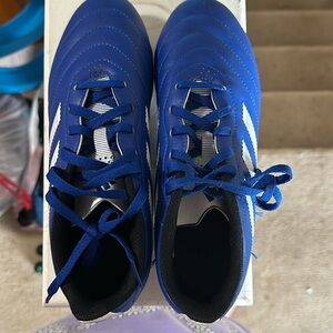 ADIDAS size 6 men’s soccer cleats blue and white